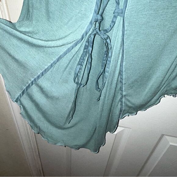 Tiny Button Front Criss Cross Tie Back Sleeveless Top - Picture 6 of 12